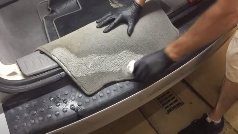 Can you use awesome cleaner on car paint