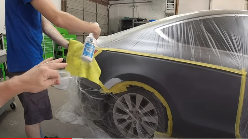 Does wasp spray damage car paint